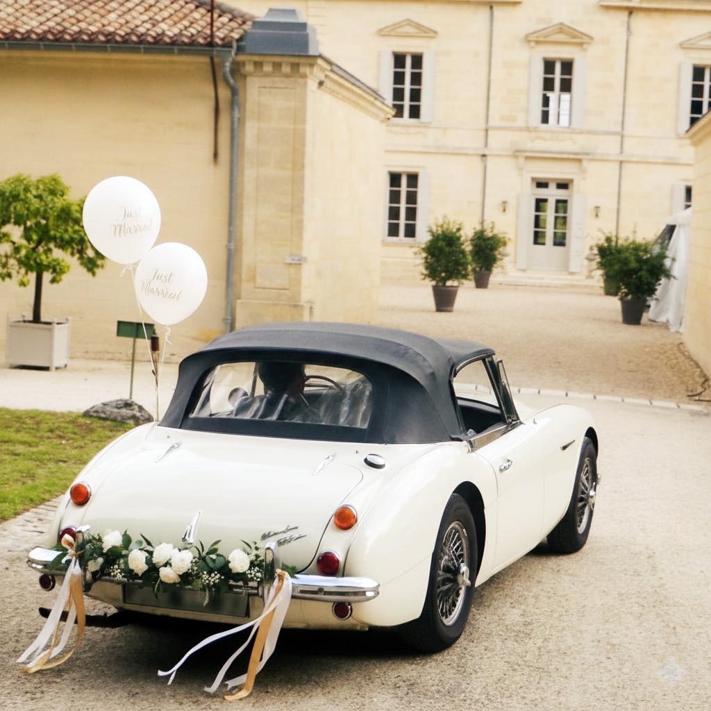 Château Siaurac à Lalande de Pomerol sur la commune de Néac lors d'un mariage, arrivée de la voiture des mariées